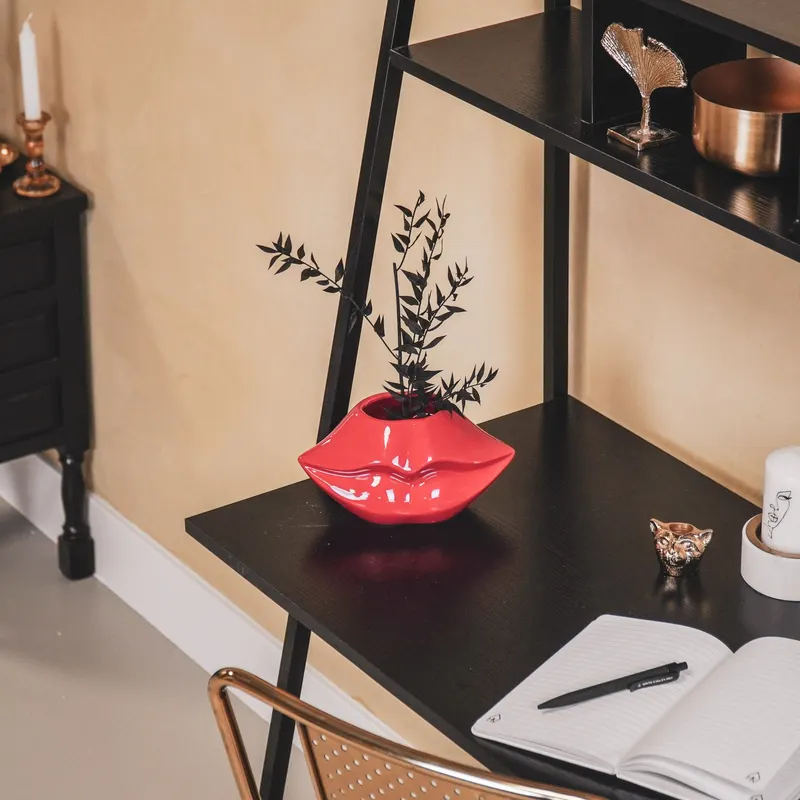 Lippenvase aus roter Keramik mit mundförmiger Silhouette von Housevitamin in Rot, 21 × 19 × 11 cm, Ansicht 7