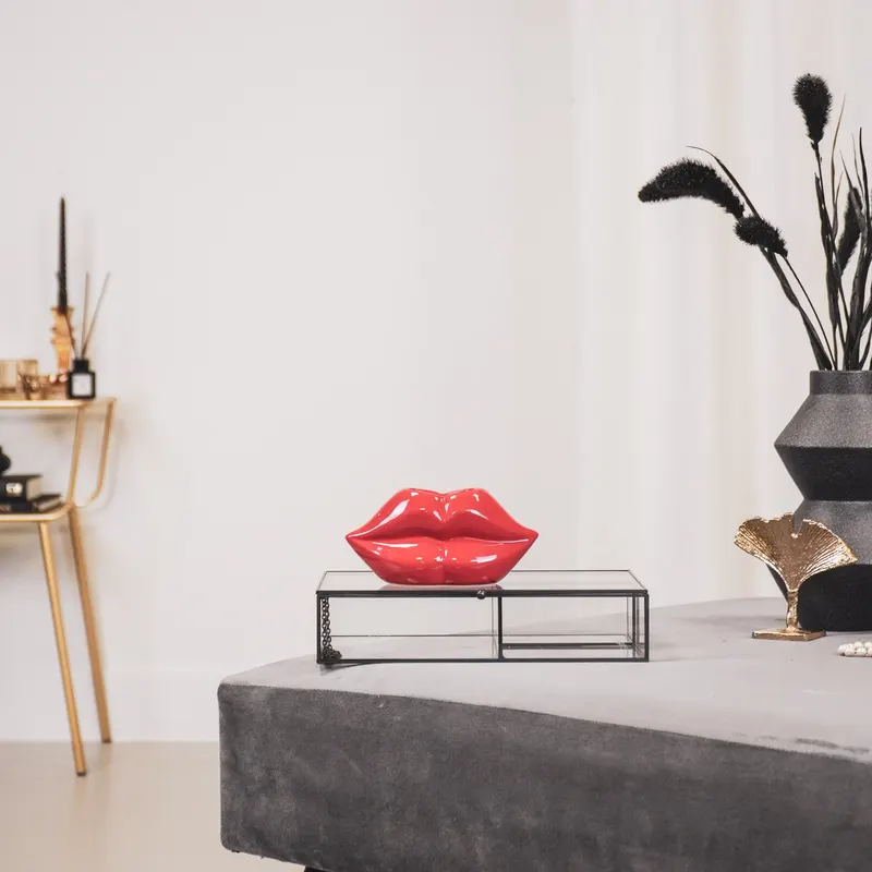 Rote Keramikvase in Lippenform für Blumen und Deko von Housevitamin in Rot, 15,5 × 6,5 × 7,5 cm, Ansicht 5