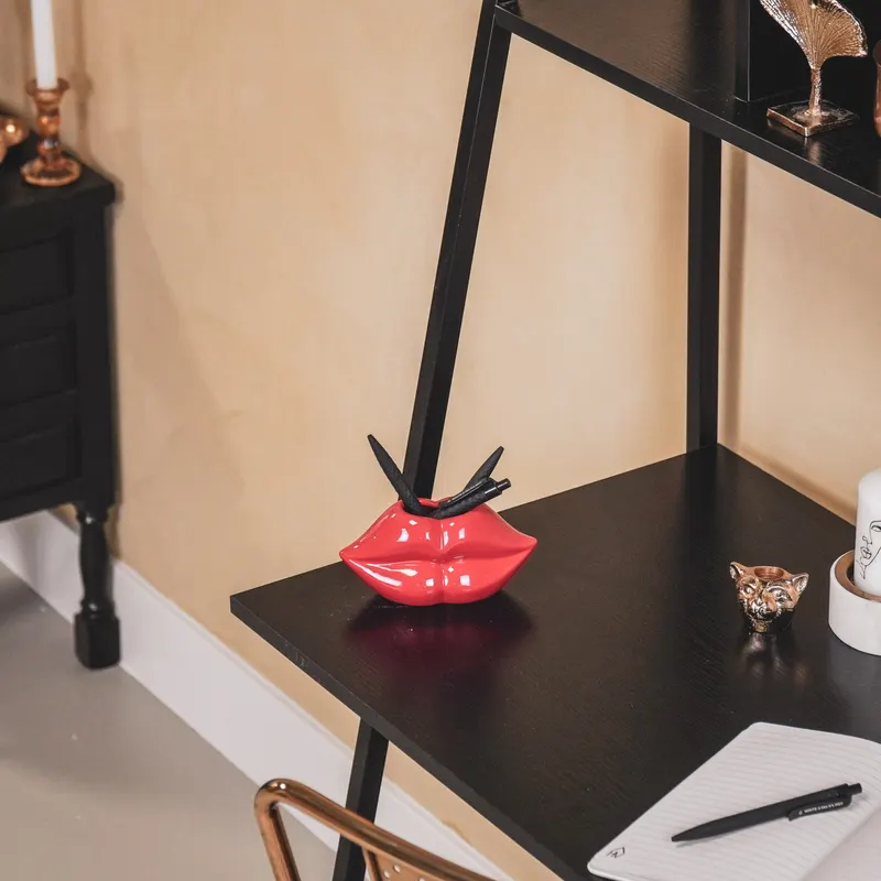 Rote Keramikvase in Lippenform für Blumen und Deko von Housevitamin in Rot, 15,5 × 6,5 × 7,5 cm, Ansicht 8