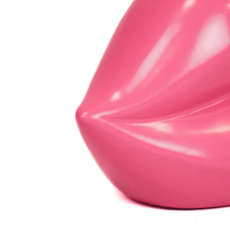 Keramikvase in Lippenform für dekorative Akzente von Housevitamin in Neonpink, 15,5 × 6,5 × 7,5 cm, Ansicht 3