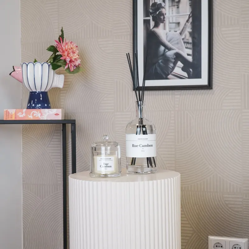 Raumduft-Diffuser Rue Cambon Paris aus Glas mit Bergamotte von Housevitamin in Schwarze Duftstäbchen, Flasche: 8 × 8 × 20 cm; Flasche mit Stäbchen: 8 × 32,5 cm, Ansicht 3