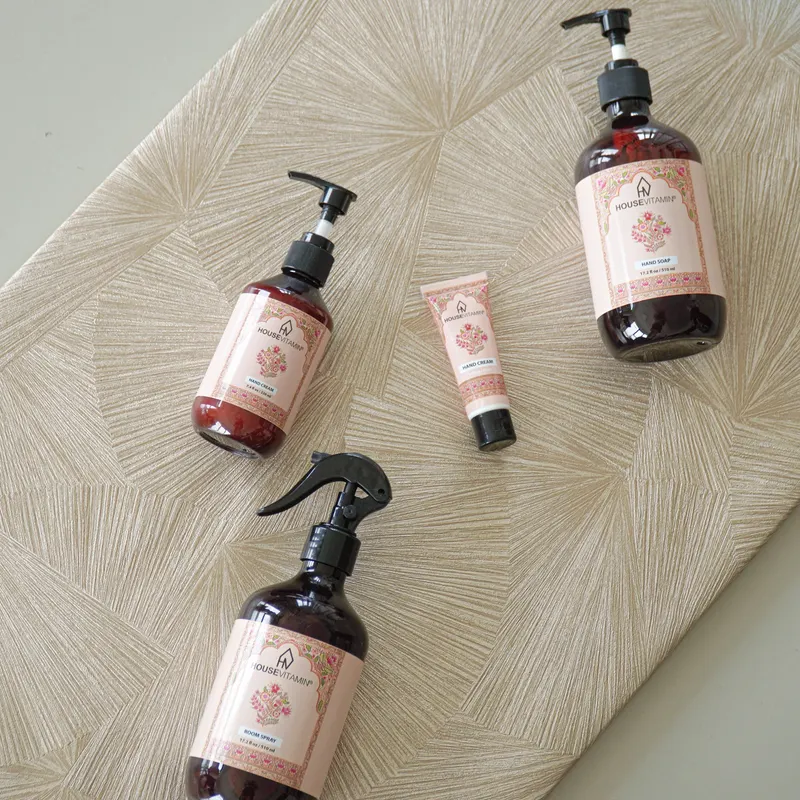 Raumspray mit Amberduft und bunter Kunststoff-Pumpflasche von Housevitamin, Ansicht 4
