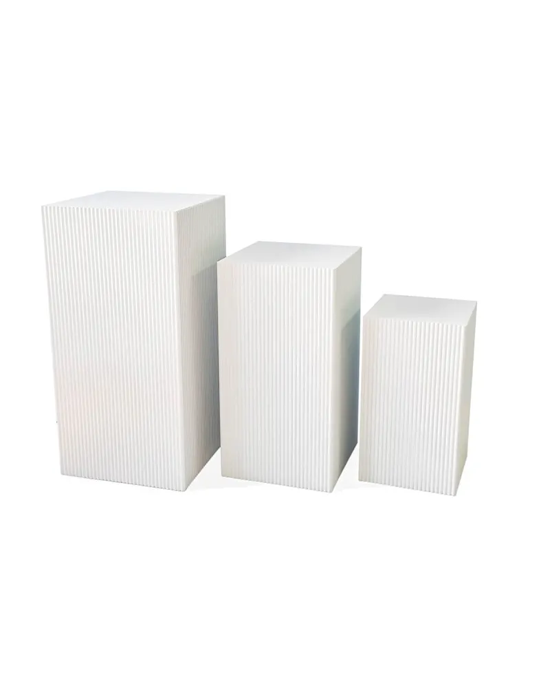 Quadratisches Beistelltisch-Set aus MDF mit drei Höhen, Neonpink