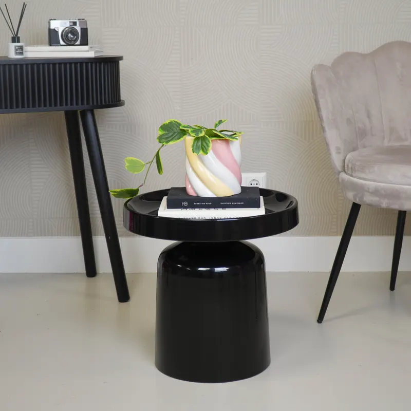 Schwarzer Beistelltisch Pawn aus beschichtetem Metall von Housevitamin in Schwarz, Ø 43 × 42 cm, Ansicht 4