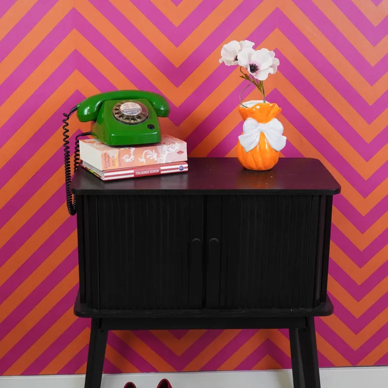 Dolomitvase Bow in Flaschenform, Orange und Lila von Housevitamin in Orange/Lila, 11 × 10 × 16 cm, Ansicht 3