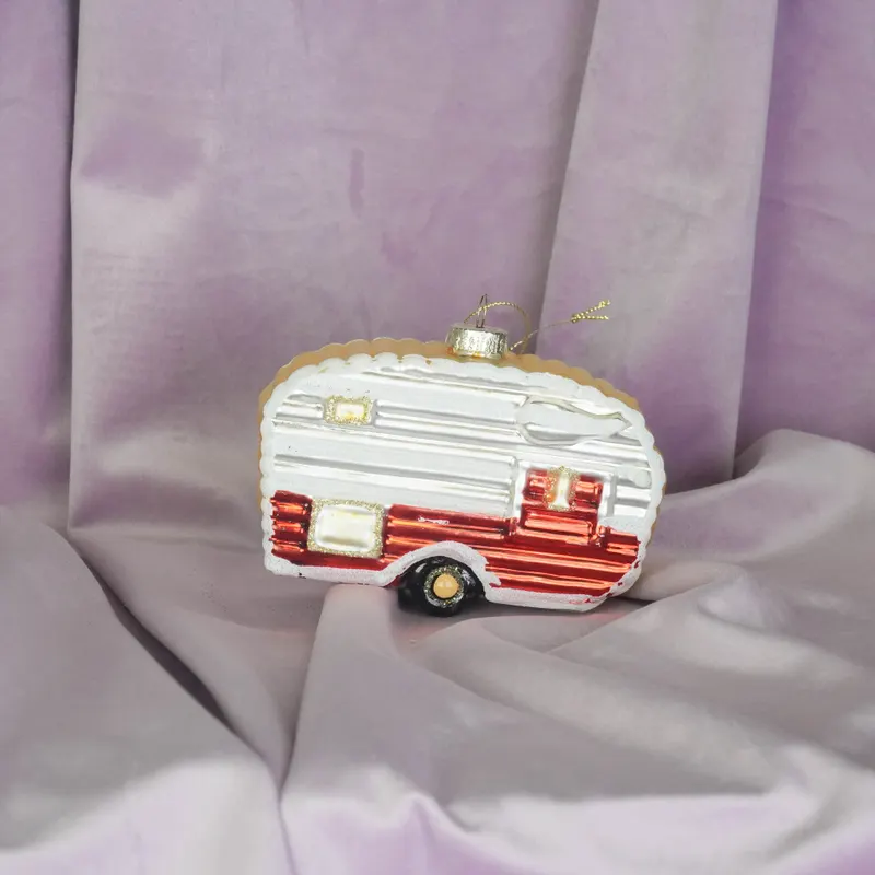 Weihnachtsanhänger Wohnwagen aus Glas in Weiß-Rot von Housevitamin in Weiß/Rot, 11,5 × 5 × 8 cm, Ansicht 4