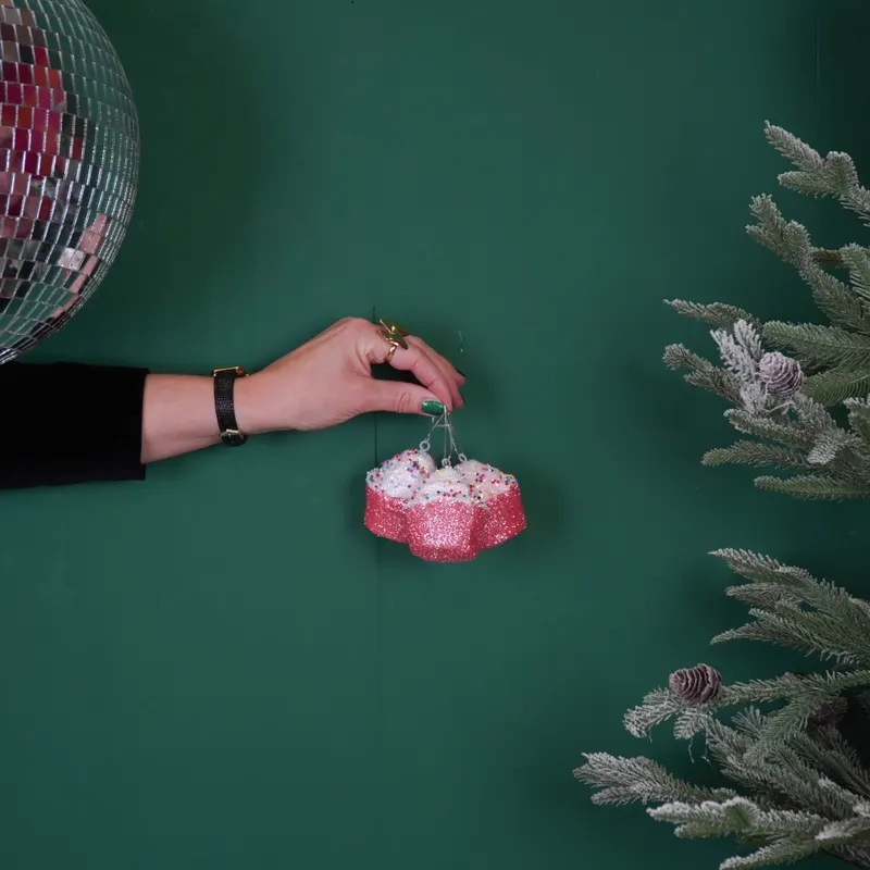 Weihnachtsanhänger Cupcakes aus Schaumstoff im 3er-Set von Housevitamin in Rosa, Weiß und bunt, 8 × 4 × 7 cm, Ansicht 3