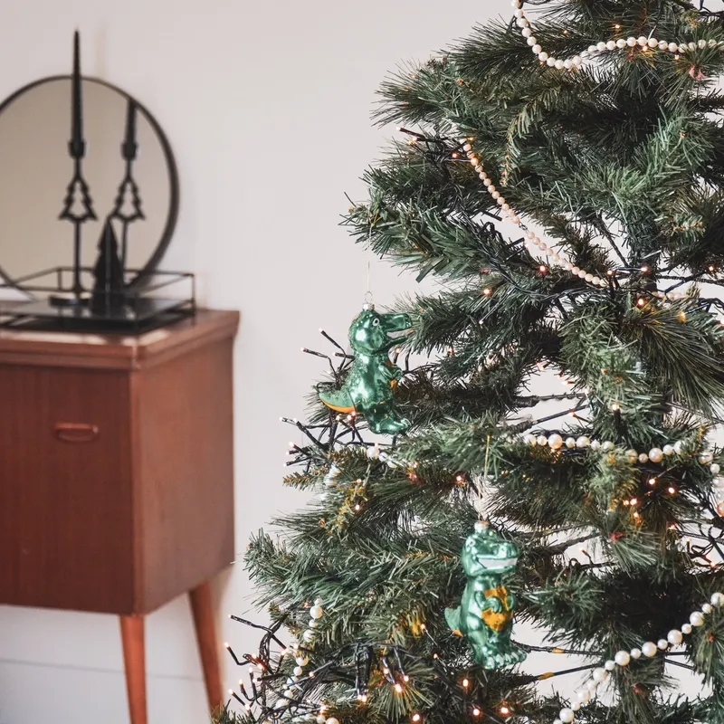 Dino-Weihnachtsanhänger aus Glas für Zweige und Tischdeko von Housevitamin in Grün, Ansicht 3