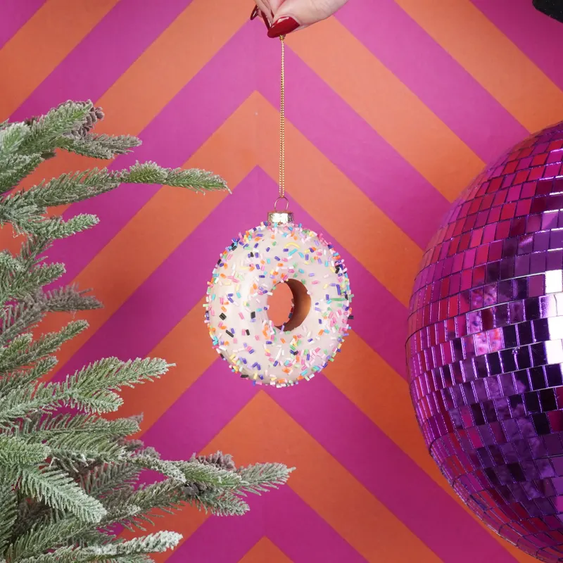Weihnachtsanhänger Donut aus Glas für Baum und Zweig von Housevitamin, 9,5 × 3,5 cm, Ansicht 4