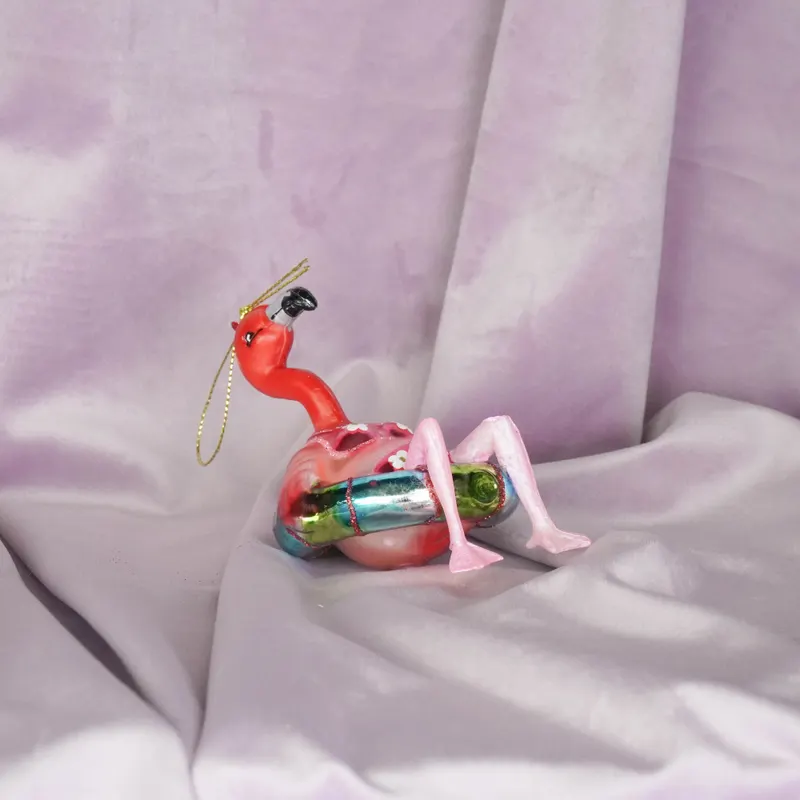 Weihnachtsanhänger Flamingo im Bikini aus Glas von Housevitamin in Pink, 7,5 × 7,5 × 11,5 cm, Ansicht 3