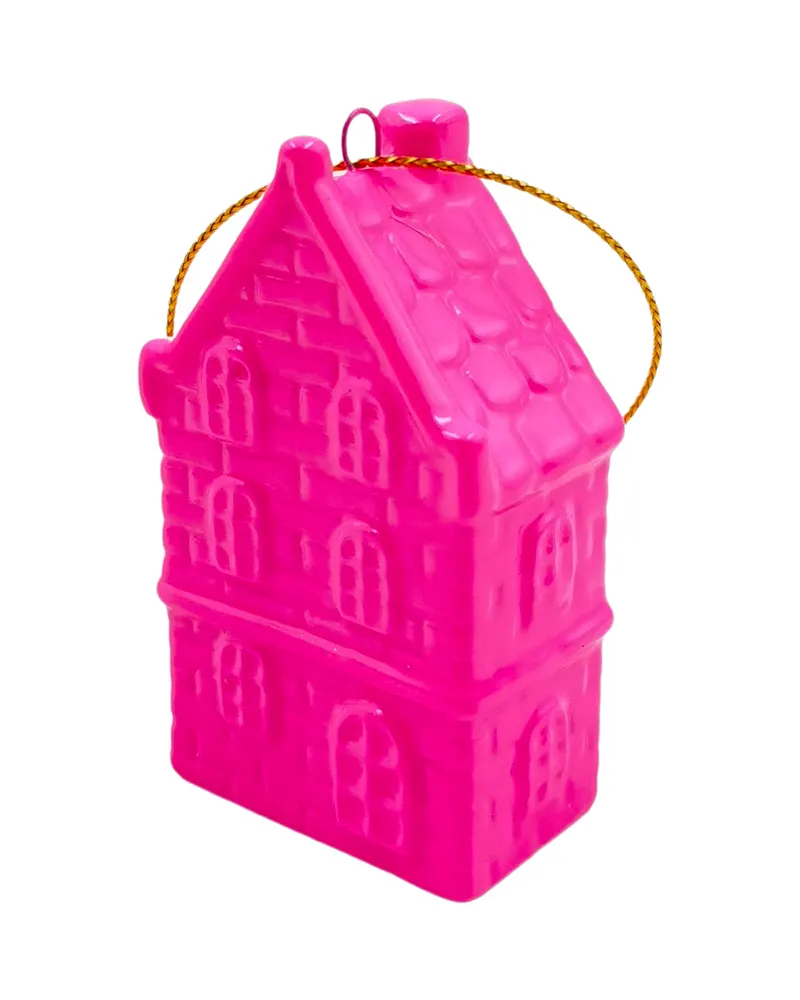 Keramik-Weihnachtsanhänger in Hausform, Neonpink von Housevitamin in Neonpink, 3,5 × 2 × 6,5 cm, Ansicht 1
