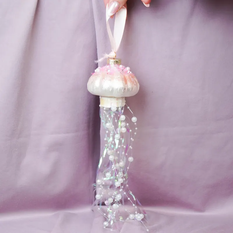 Weihnachtsanhänger Qualle aus Glas, 7 × 25 cm von Housevitamin, Ansicht 5