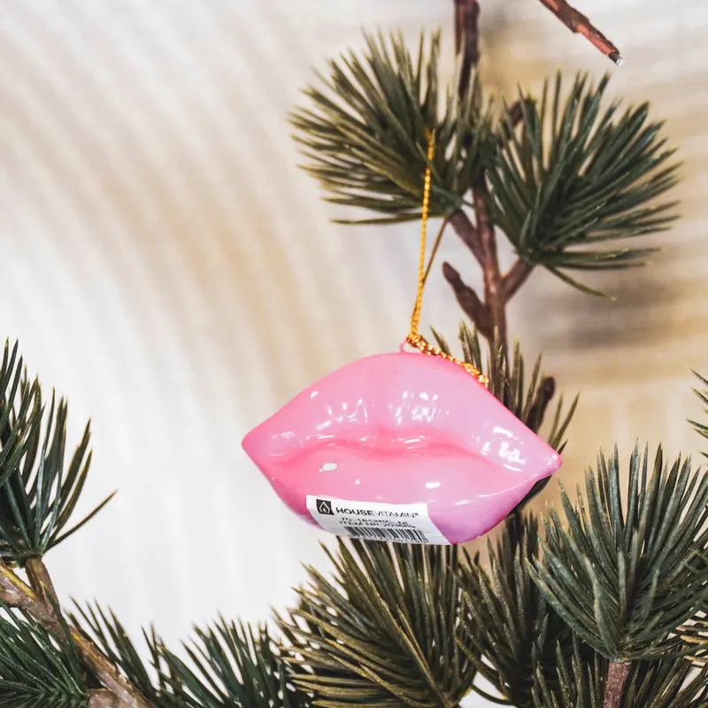 Keramik-Weihnachtsanhänger mit Lippenmotiv von Housevitamin in Neonpink, 6,5 × 2 × 4 cm, Ansicht 3