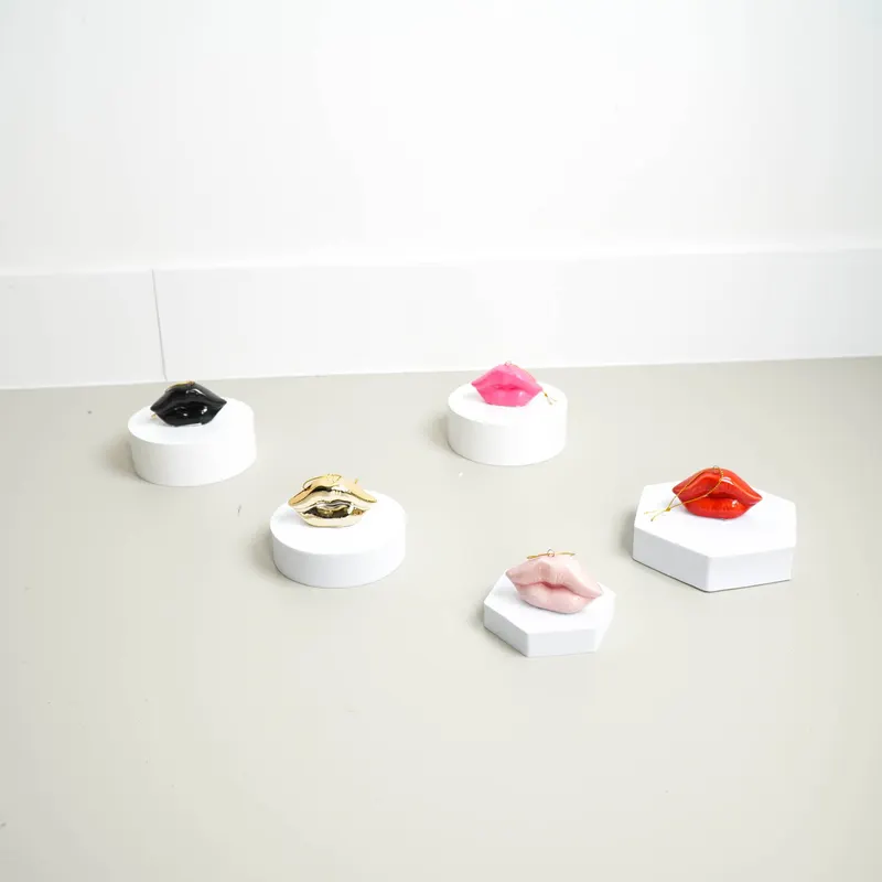 Keramik-Weihnachtsanhänger mit Lippenmotiv von Housevitamin in Neonpink, 6,5 × 2 × 4 cm, Ansicht 7