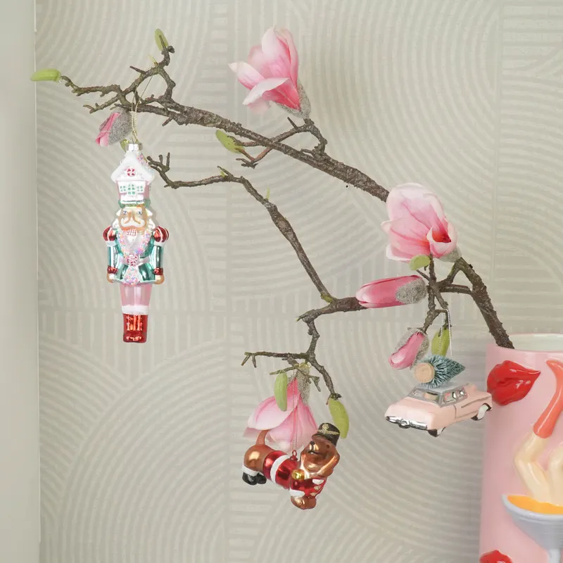 Weihnachtsanhänger aus Glas mit Nussknacker und Süßigkeitenmotiv von Housevitamin in Weiß und Rosa, 5,5 × 4 × 17,5 cm, Ansicht 4
