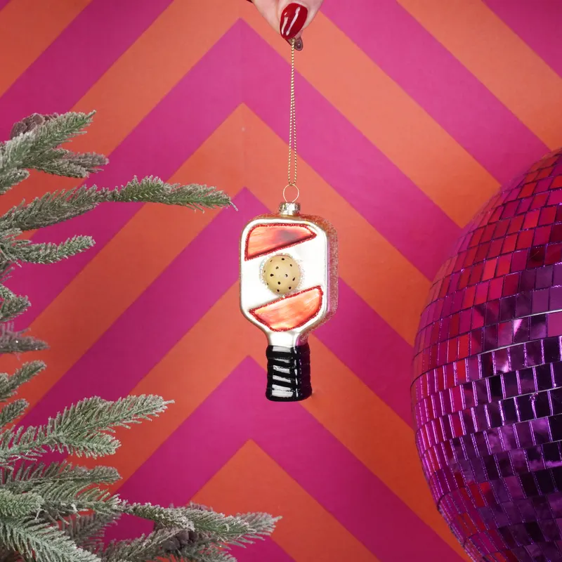Weihnachtsanhänger Padel aus Glas in Rot und Gelb von Housevitamin in Rot und Gelb, 5 × 3 × 10,5 cm, Ansicht 2