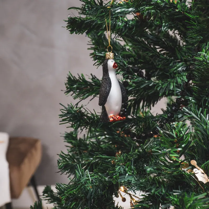 Weihnachtsanhänger Pinguin aus Glas in Schwarz-Weiß von Housevitamin in Schwarz-Weiß, 6 × 3,5 × 10 cm, Ansicht 4