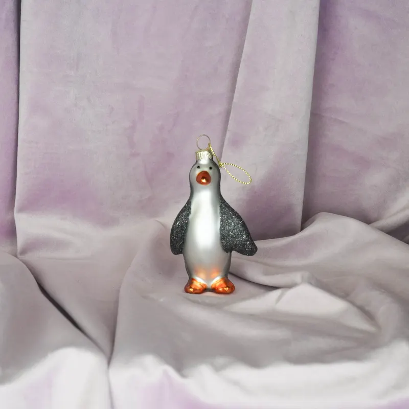 Weihnachtsanhänger Pinguin aus Glas in Schwarz-Weiß von Housevitamin in Schwarz-Weiß, 6 × 3,5 × 10 cm, Ansicht 5