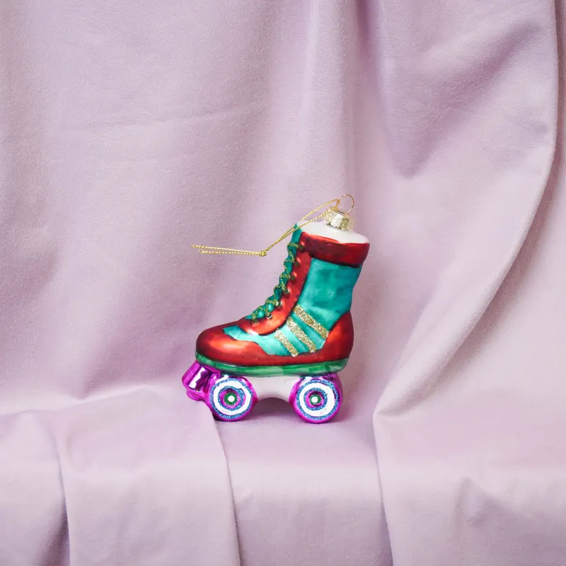 Weihnachtsanhänger mit Rollschuhmotiv aus Glas von Housevitamin, 8,5 × 3,5 × 11 cm, Ansicht 5