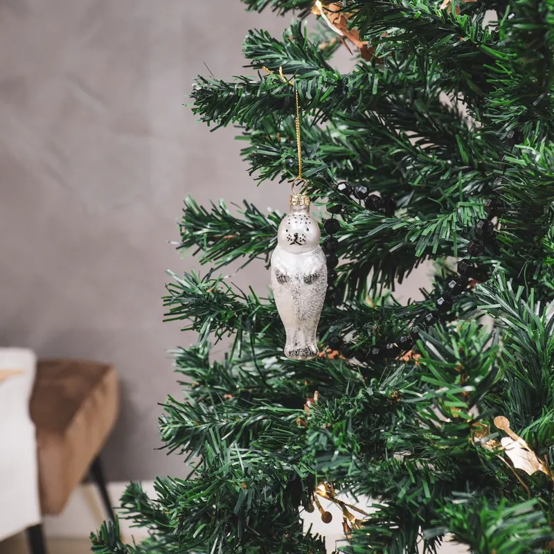 Weihnachtsanhänger Seehund aus Glas in Weiß von Housevitamin in Weiß, 3,5 × 3,5 × 9,5 cm, Ansicht 4