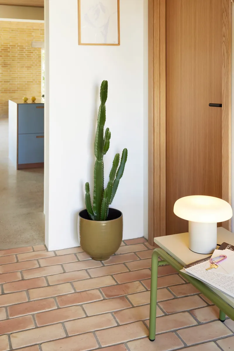 Hübsch Ateliers Tischleuchte in Sandfarben und Weiß, Ø 25 × H 20 cm, Ansicht 7