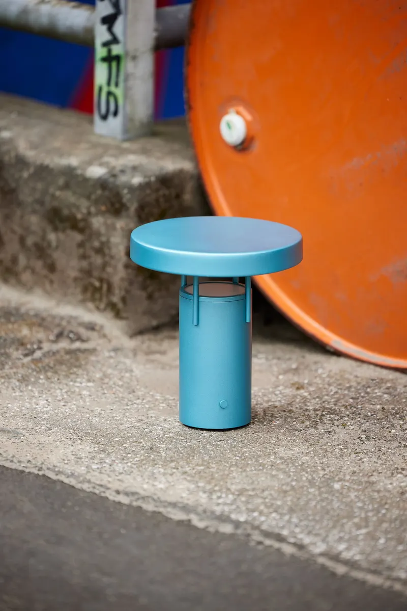 Hübsch BringMe Mini Akku-Tischleuchte in Blau, Ø 18 × H 20 cm, Ansicht 3
