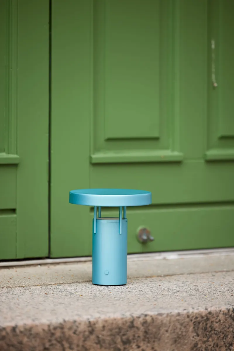 Hübsch BringMe Mini Akku-Tischleuchte in Blau, Ø 18 × H 20 cm, Ansicht 5