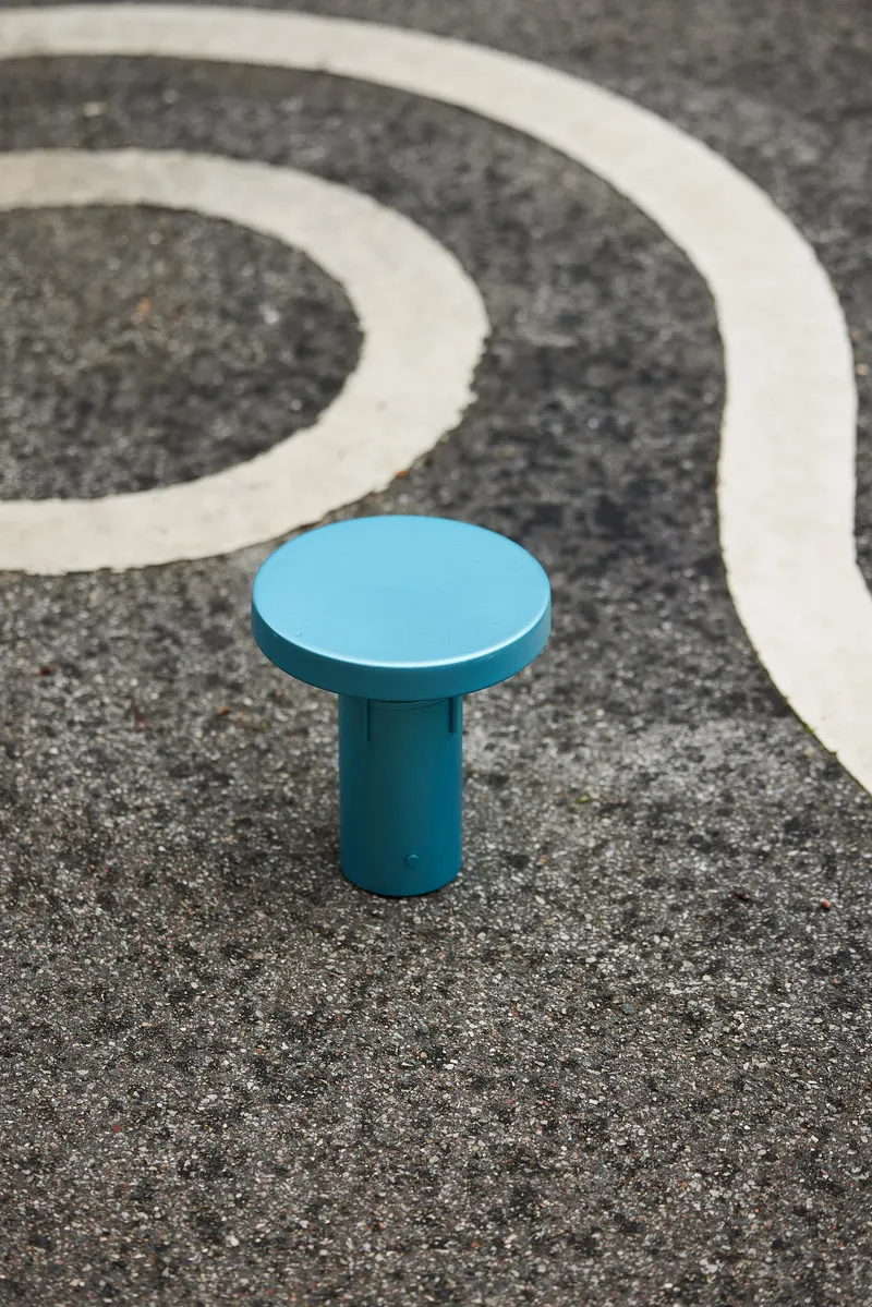 Hübsch BringMe Mini Akku-Tischleuchte in Blau, Ø 18 × H 20 cm, Ansicht 7