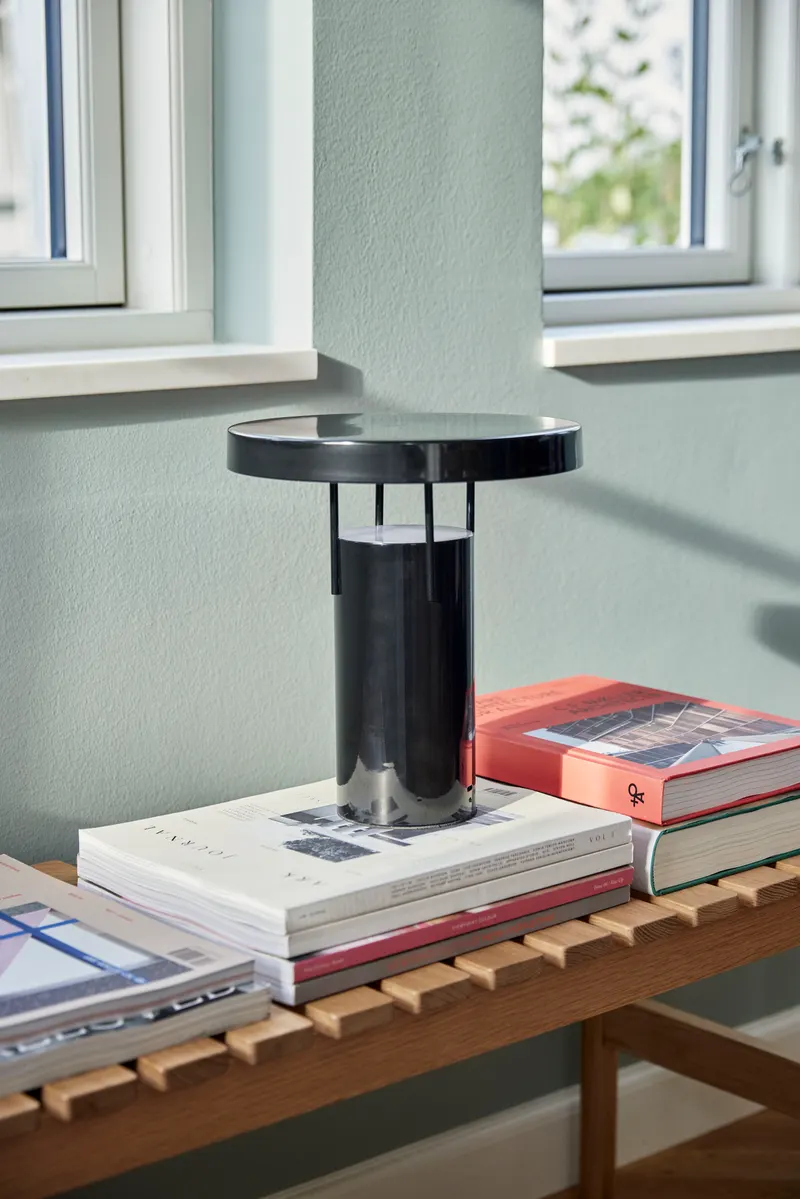 Hübsch BringMe Akku-Tischleuchte in Schwarz, Ø 25 × H 28 cm, Ansicht 3