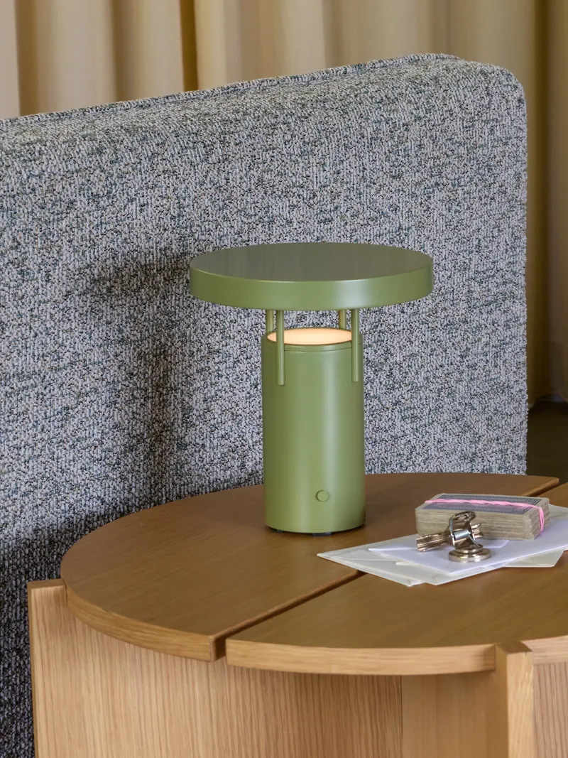 Hübsch BringMe Akku-Tischleuchte in Grün, Ø 18 × H 20 cm, Ansicht 3