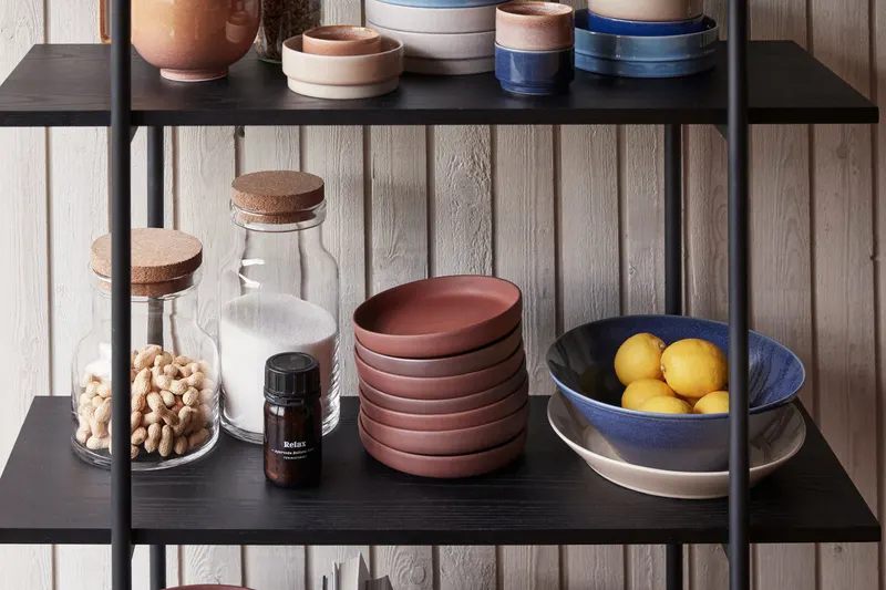 Hübsch Clay Tellerset in Rotbraun, Ø 20 × H 4 und Ø 31 × H 5 cm, Ansicht 4