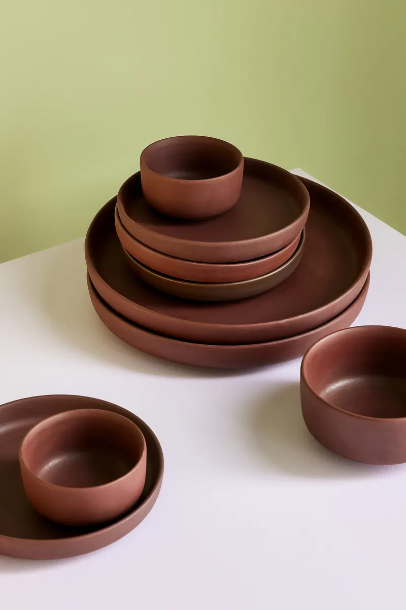 Hübsch Clay Tellerset in Rotbraun, Ø 20 × H 4 und Ø 31 × H 5 cm, Ansicht 6
