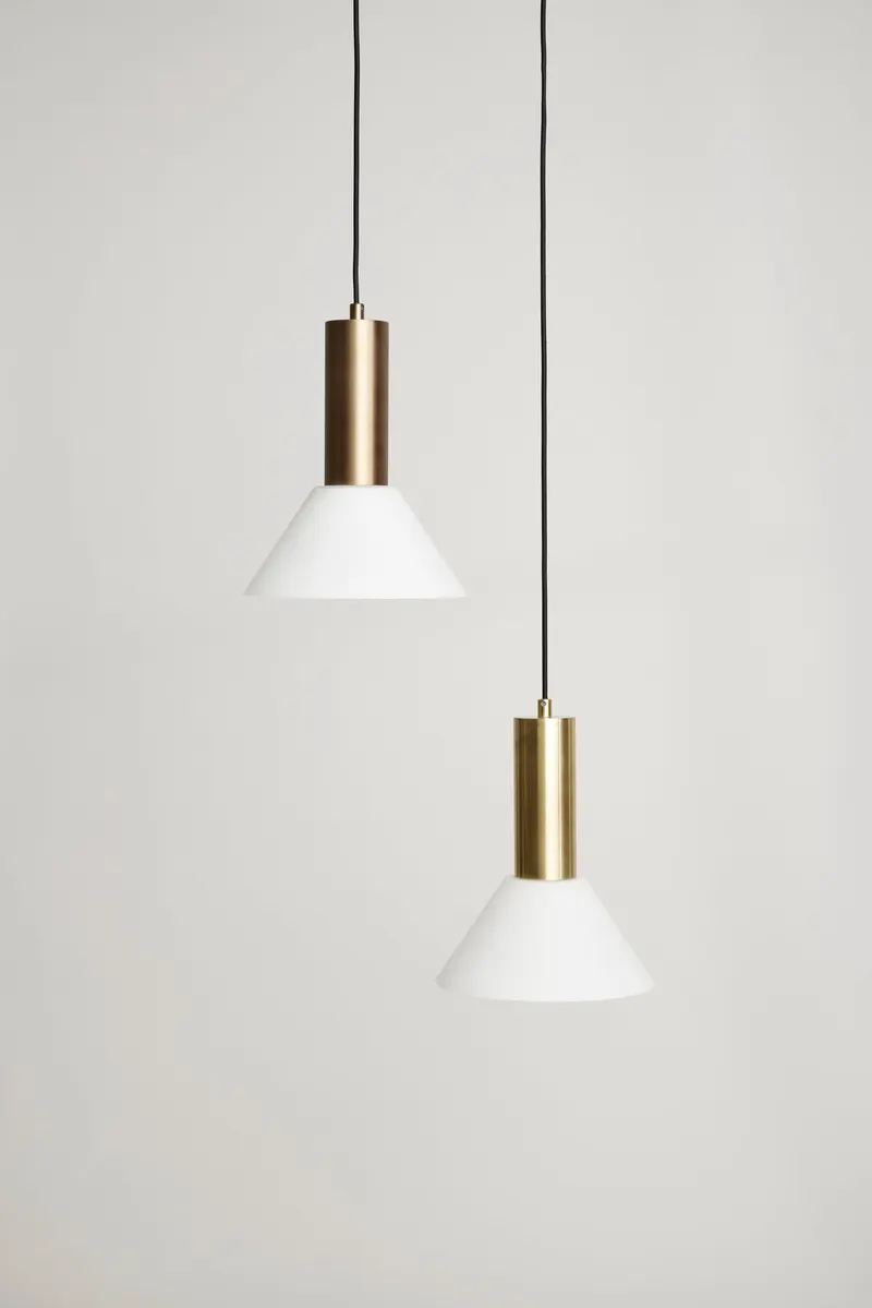Hübsch Contrast Pendelleuchte in Messingfarben und Weiß, Ø 25 × H 28 cm