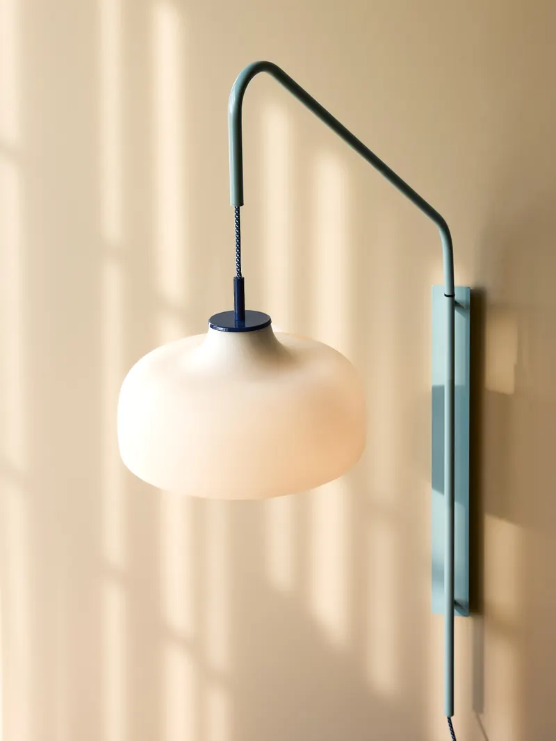 Hübsch Current Wandleuchte in Hellblau, 71 × 30 × H 111 cm, Ansicht 3
