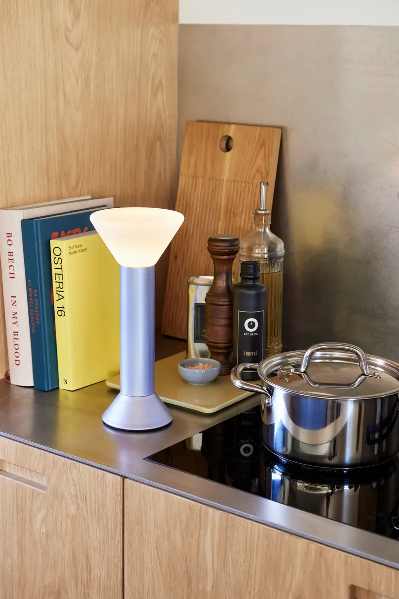 Hübsch Flash Akku-Tischleuchte in Lila, Ø 14 × H 30 cm und LED und 3W, Ansicht 12