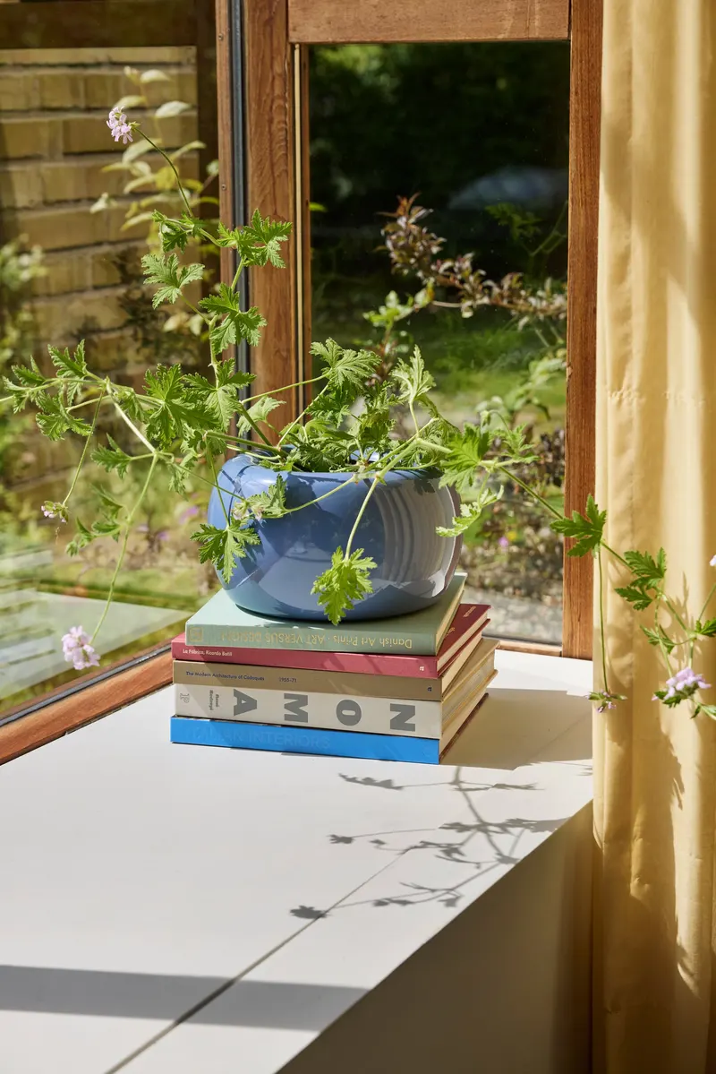 Hübsch Maru Pflanzgefäßset in Blau und Braun, Ø 31 × H 18 cm und Ø 27 × H 16 cm, Ansicht 2