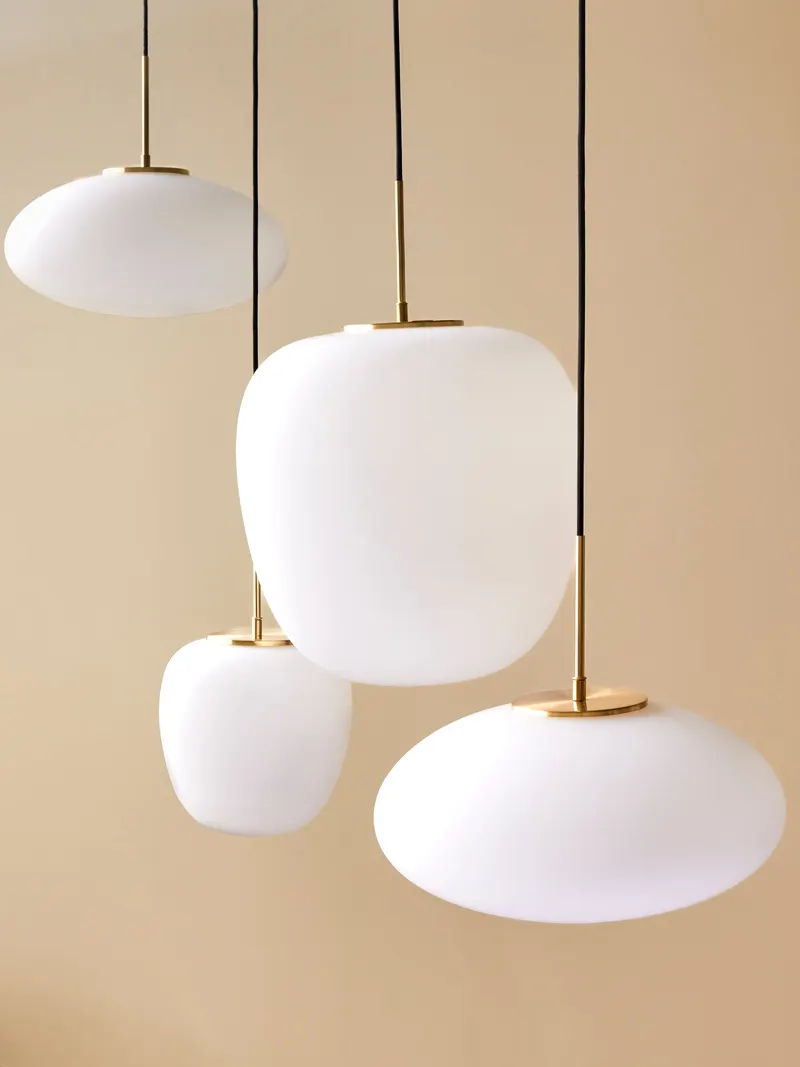 Hübsch Muse Ellipse Pendelleuchte in Messingfarben und Weiß, Ø 40 × H 36 cm, Ansicht 6