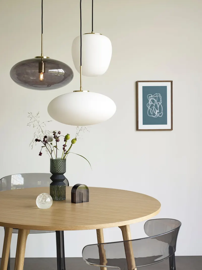 Hübsch Muse Pendelleuchte in Messingfarben und Weiß, Ø 25 × H 36 cm, Ansicht 5