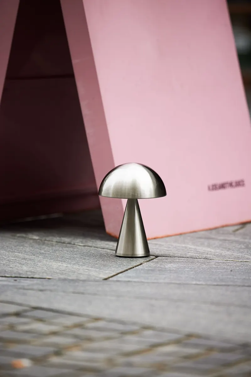 Hübsch Mush Akku-Tischleuchte in Nickel, Ø 15 × H 20 cm, Ansicht 5
