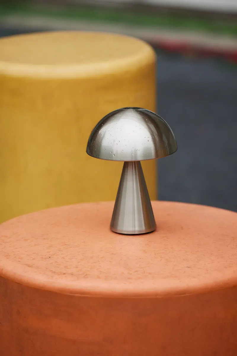Hübsch Mush Akku-Tischleuchte in Nickel, Ø 15 × H 20 cm, Ansicht 6