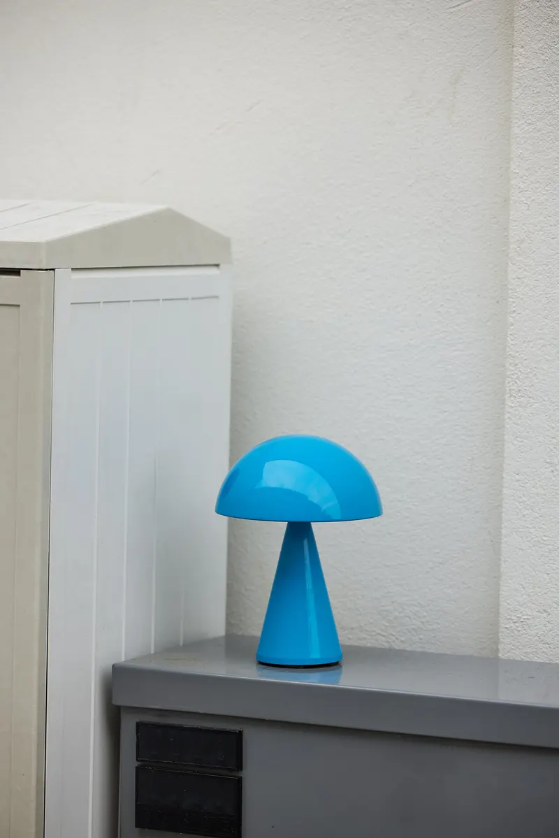 Hübsch Mush Akku-Tischleuchte in Blau, Ø 15 × H 20 cm, Ansicht 3
