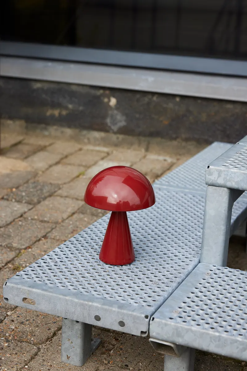 Hübsch Mush Akku-Tischleuchte in Rot, Ø 15 × H 20 cm, Ansicht 4