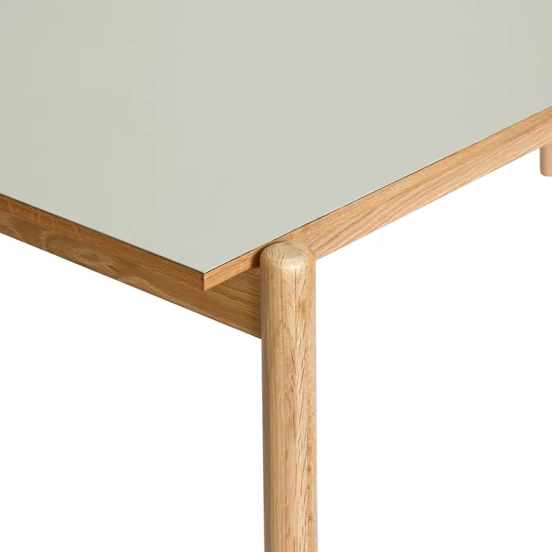 Hübsch Oblique Schreibtisch in Hellgrau und Naturfarben, 140 × 81 × H 75 cm, Ansicht 3