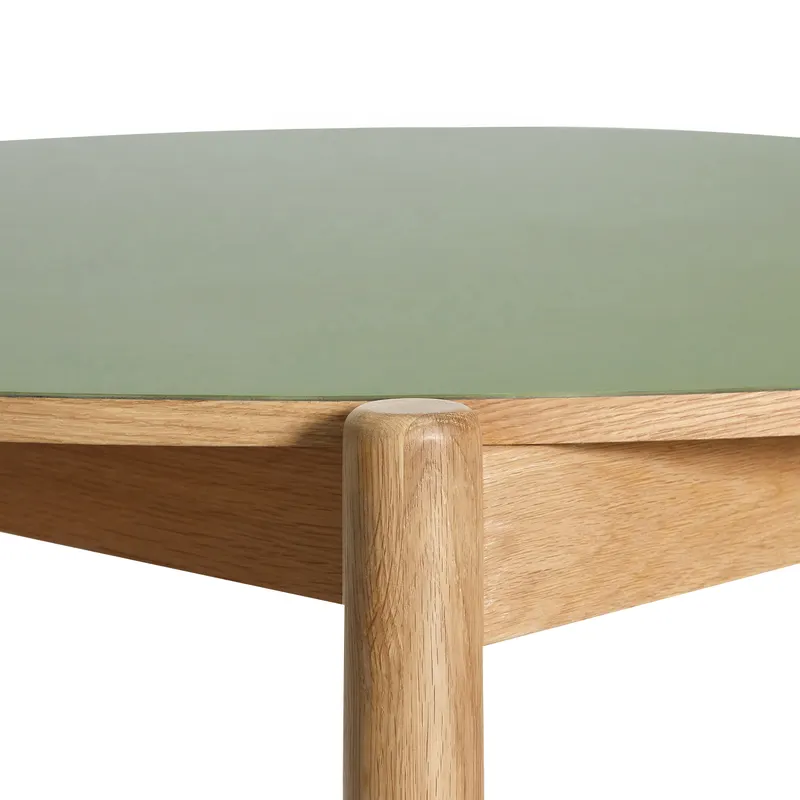 Hübsch Oblique Round Esstisch in Naturfarben und Oliv, Ø 115 × H 75 cm, Ansicht 2
