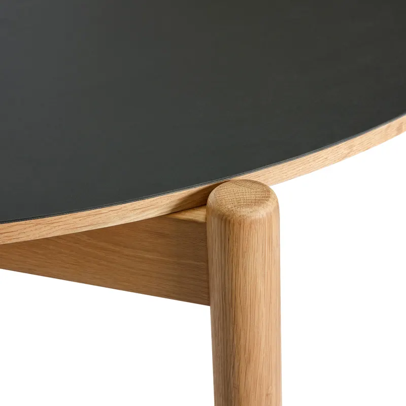 Hübsch Oblique Round Esstisch in Schwarz und Naturfarben, Ø 115 × H 75 cm, Ansicht 3
