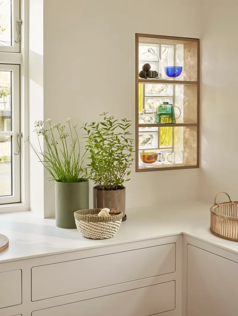 Hübsch Palm Korbset in Khaki und Naturfarben, Ø 26 × H 13 und Ø 31 × H 14 cm, Ansicht 3