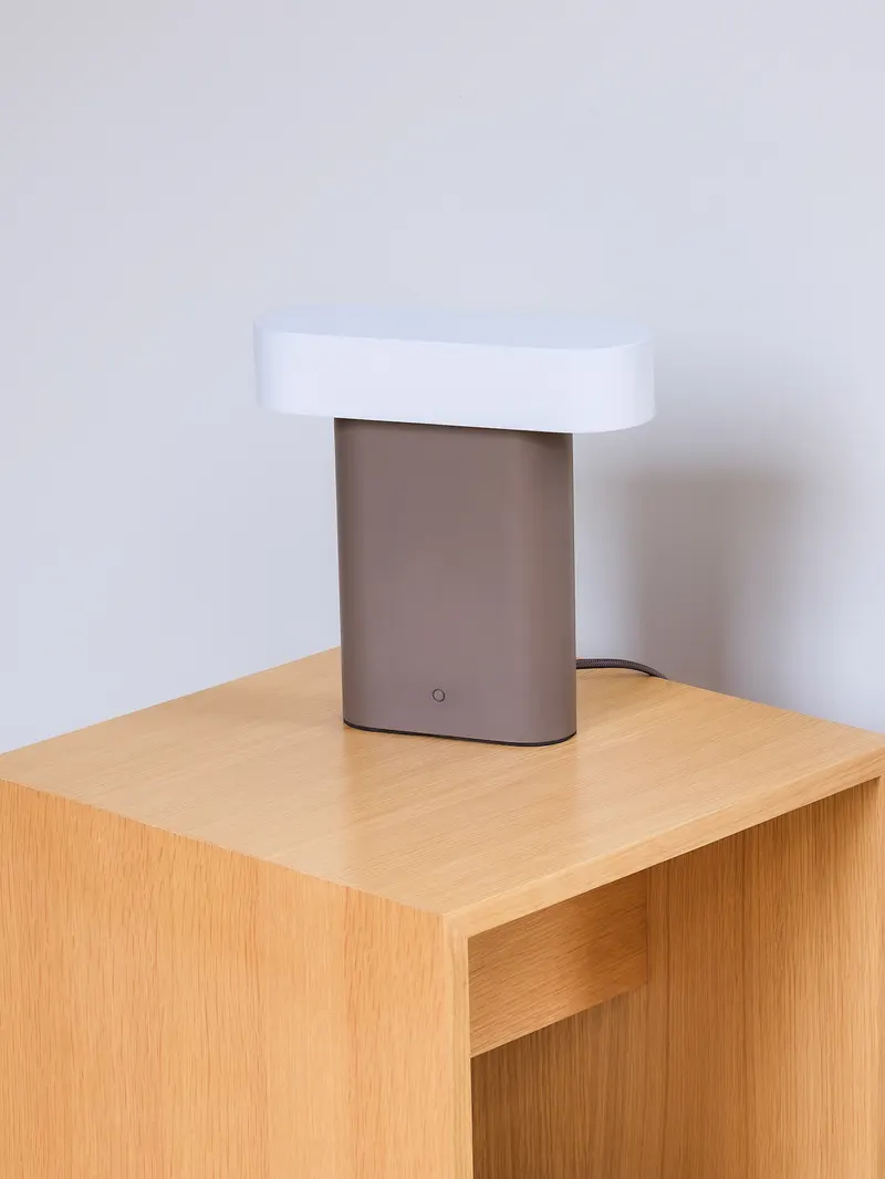 Hübsch Sleek Tischleuchte in Braun und Hellgrau, 25 × 8 × H 25 cm, Ansicht 9