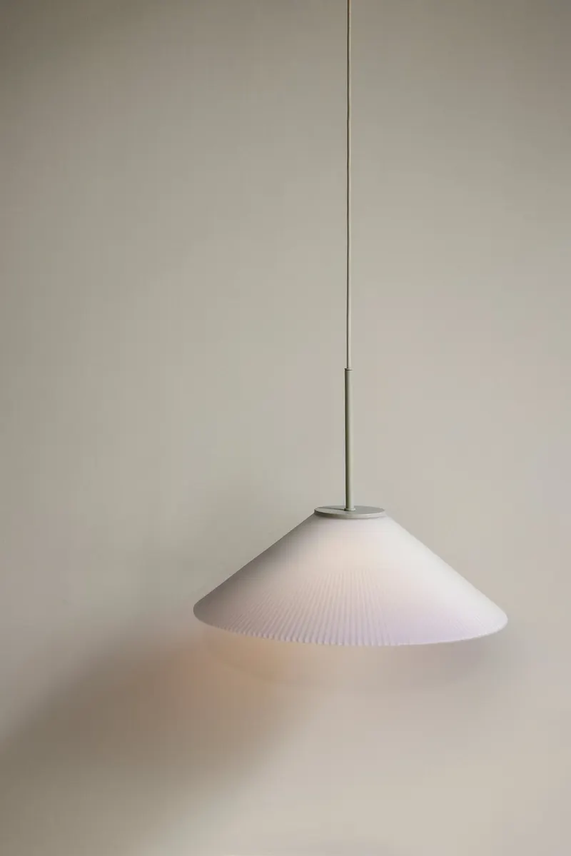 Hübsch Solid Pendelleuchte in Sandfarben und Weiß mit strukturierter Oberfläche, Ø 44 × H 34 cm, Ansicht 8