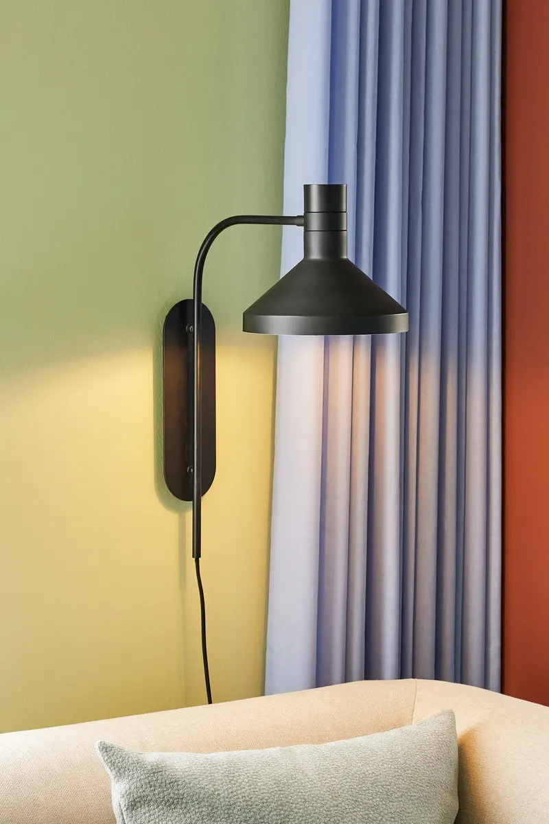 Hübsch Studio Wandleuchte in Schwarz, Länge 23 cm / Breite 43 cm / Höhe 56 cm, Ansicht 2