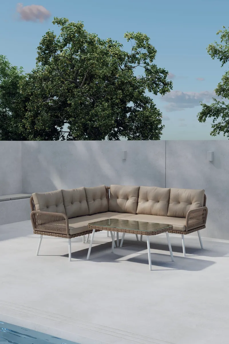 Ibiza Gartenlounge mit Ecksofa aus Geflecht, im Wohnraum